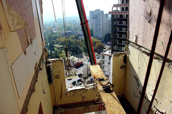 Так выглядит изнутри разрушенная взрывом квартира - Sputnik Молдова