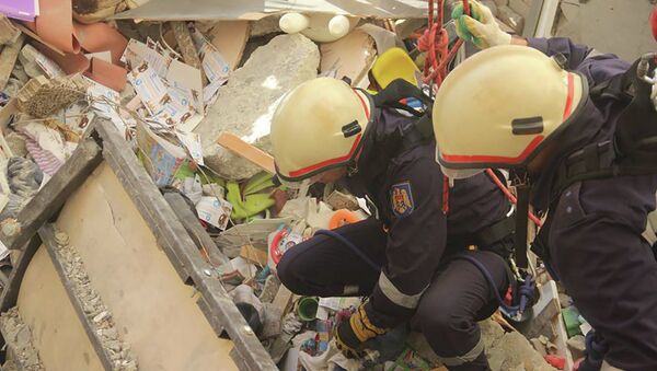 Работа спасателей на месте взрыва в многоэтажке в Кишиневе - Sputnik Молдова