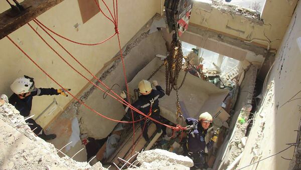 Работа спасателей на месте взрыва в многоэтажке в Кишиневе - Sputnik Moldova-România