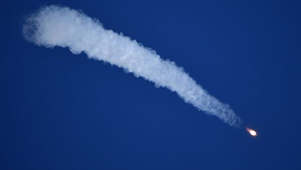 Старт ракеты-носителя Союз-ФГ с пилотируемым кораблем Союз МС-10 - Sputnik Moldova