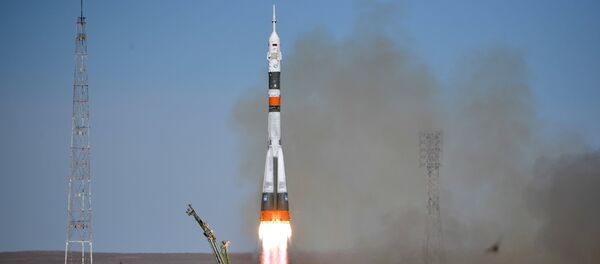 Старт ракеты-носителя Союз-ФГ с пилотируемым кораблем Союз МС-10 - Sputnik Moldova-România