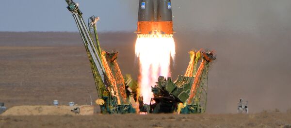 Старт ракеты-носителя Союз-ФГ с пилотируемым кораблем Союз МС-10 - Sputnik Moldova-România