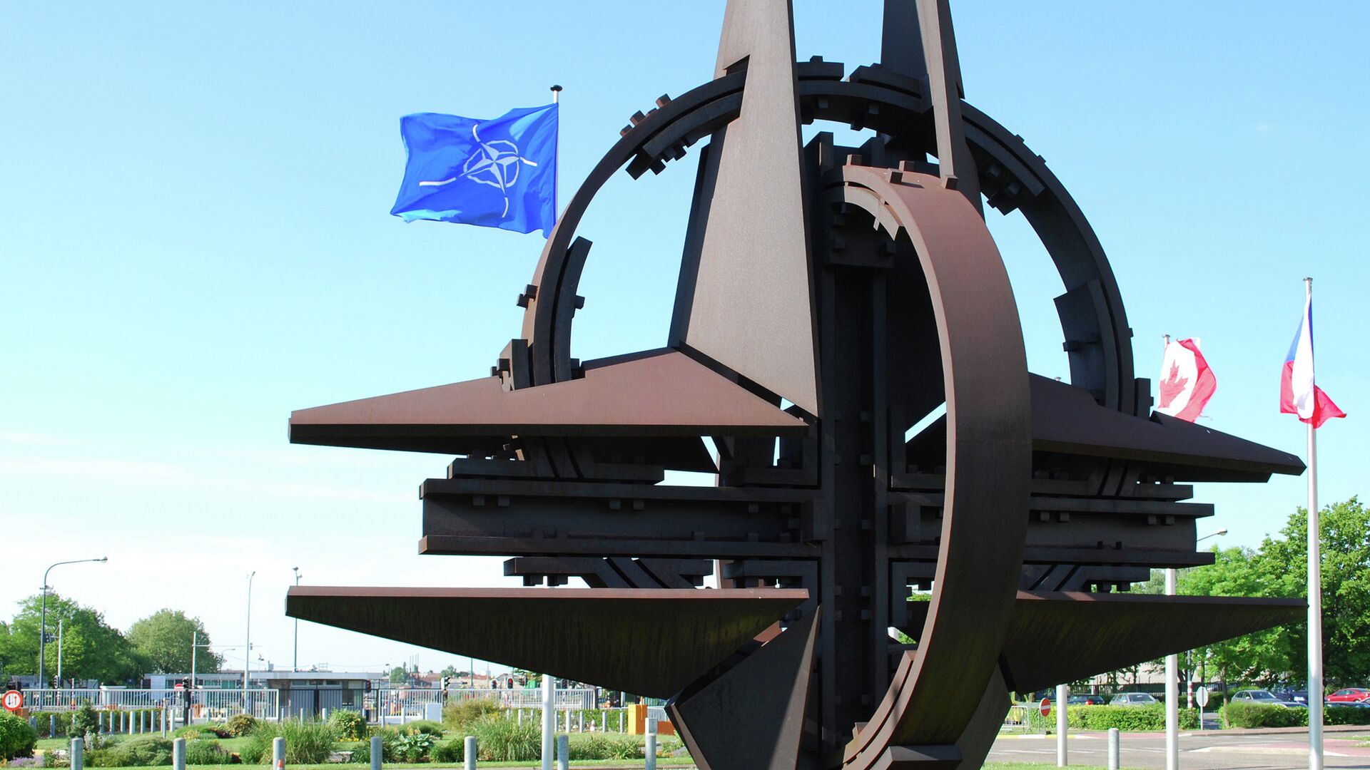 Senior US administration official said that Ukraine's membership in NATO is not being considered by the alliance. - Sputnik Moldova, 1920, 26.05.2023