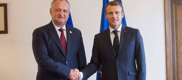 Игорь Додон с президентом Франции Эмманюэлем Макроном, архивное фото.  - Sputnik Молдова