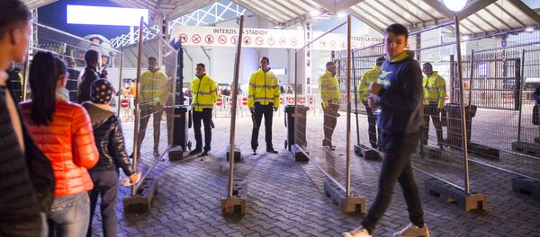Контроль при входе на стадион Зимбру в Кишиневе Контроль при входе на стадион Зимбру в Кишиневе - Sputnik Молдова