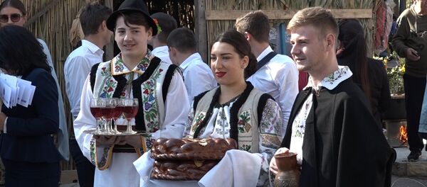 На Храм города кишиневцы совершили променад по центру и отведали шашлык - Sputnik Молдова