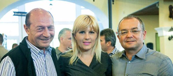 Elena Udrea, Traian Băsescu și Emil Boc Elena Udrea, Traian Băsescu și Emil Boc - Sputnik Moldova-România