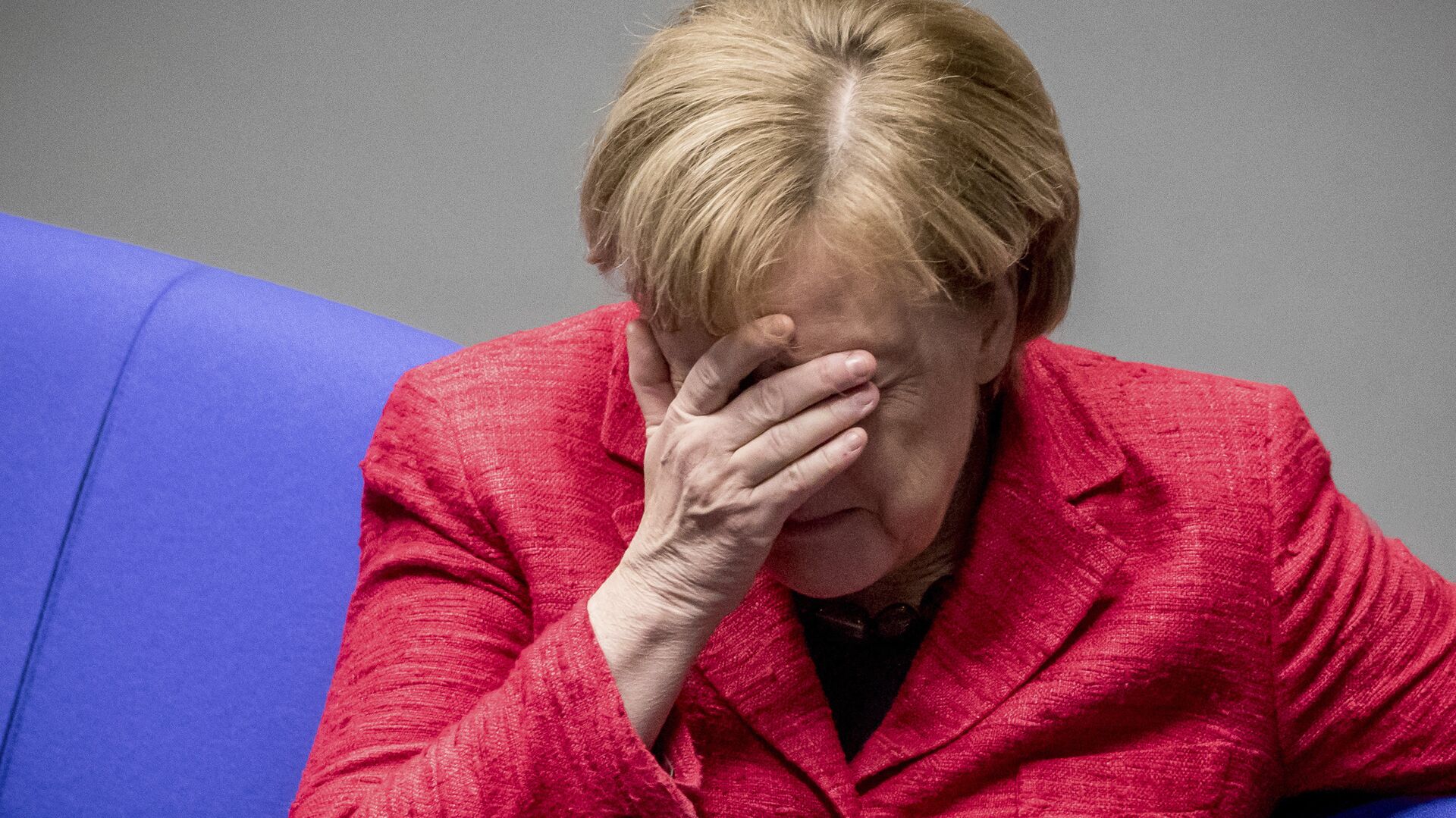 German Chancellor Angela Merkel attends a plenary session of German parliament Bundestag in Berlin, Tuesday, Nov. 21, 2017 - Sputnik Moldova-România, 1920, 13.06.2022