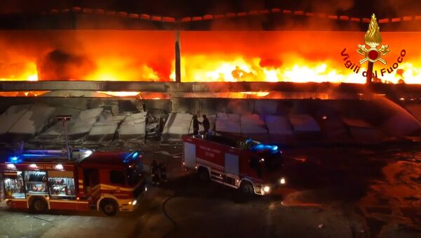 Incendiu devastator în Italia. Populația este în pericol - Sputnik Moldova-România
