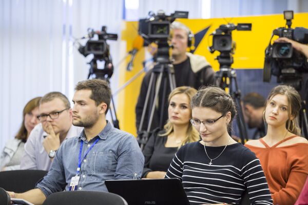 Видеомост с пресс-секретарем МИД России Марией Захаровой - Sputnik Молдова