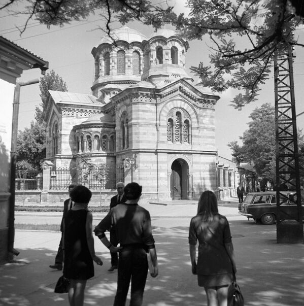 Церковь Святого Пантелеймона в Кишиневе. Здание построено по проекту архитектора А. Бернардацци в 1891 году. - Sputnik Молдова