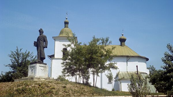 Monumentul domnitorului Moldovei Vasile Lupu în orașul Orhei, RSS Moldovenească - Sputnik Moldova
