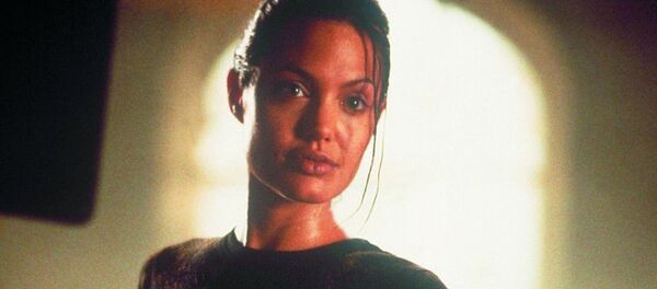 Анджелина Джоли в образе Лары Крофт Анджелина Джоли в образе Лары Крофт - Sputnik Молдова