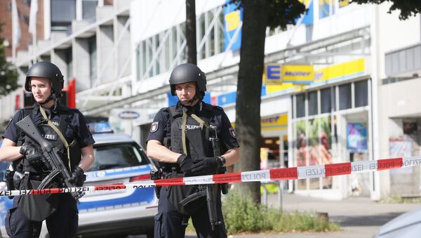 Polizei am Ort der Messerattacke in Hamburg  - Sputnik Moldova-România
