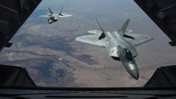 Американские истребители F-22 Raptor над территорией Сирии. Архивное фото - Sputnik Moldova-România
