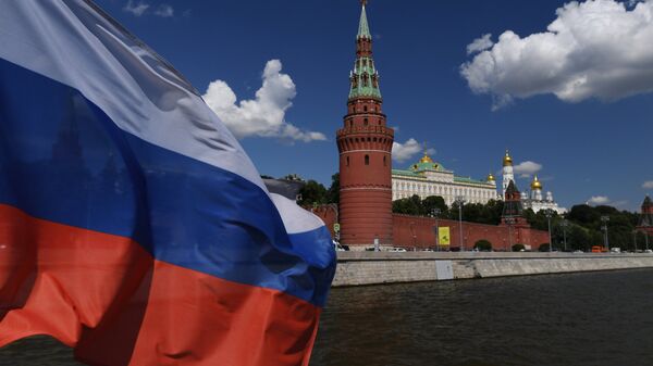 Le Kremlin de Moscou et le drapeau russe - Sputnik Moldova