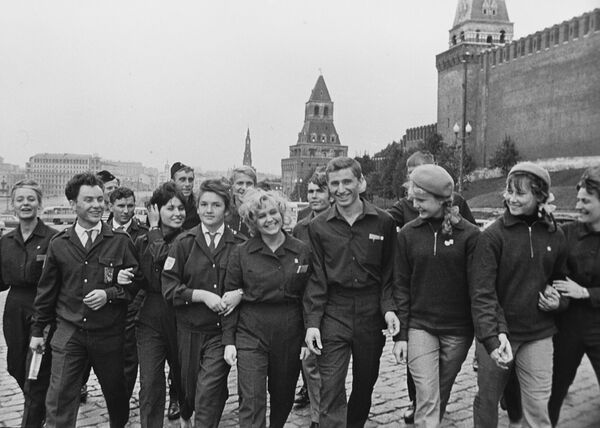 Молодежь столицы на Красной площади, 1963 год - Sputnik Молдова
