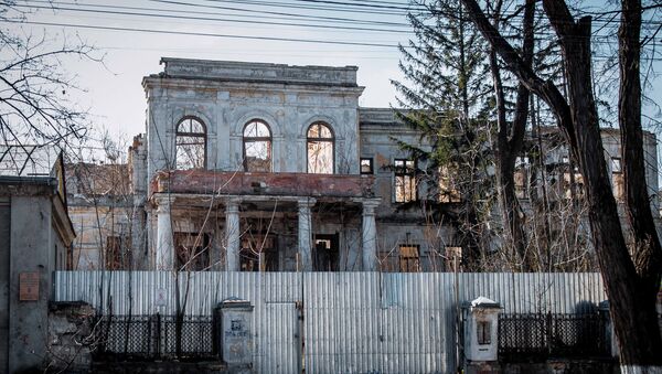 Бывшая гимназия, Дом Брежнева, а теперь просто руины.  - Sputnik Moldova