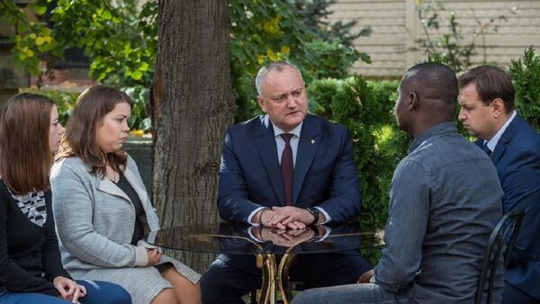 Președintele Igor Dodon s-a întâlnic cu bărbatul care și-a pierdut familia în urma exploziei din Capitală - Sputnik Moldova