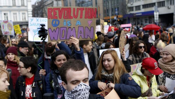Ukrainian feminists march on the occasion of the International Women's Day in Kiev, Ukraine, Wednesday, March 8, 2017. Ukrainian feminists advocate for gender equality and protest against violence against women - Sputnik Moldova-România