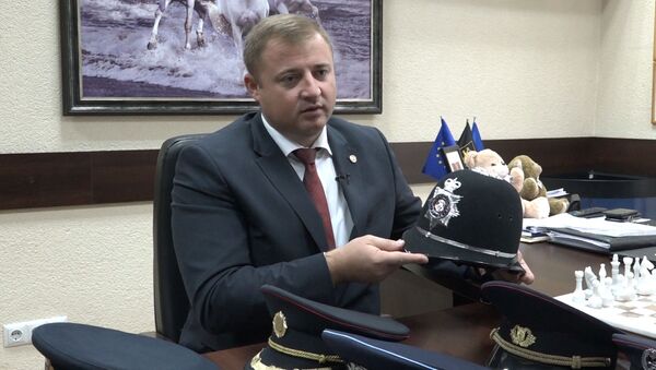 Видео: редкое увлечение замглавы молдавской полиции - Sputnik Молдова