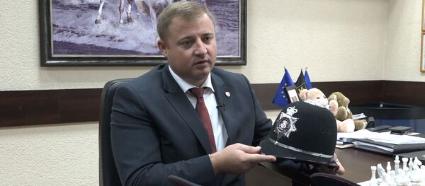 Видео: редкое увлечение замглавы молдавской полиции Видео: редкое увлечение замглавы молдавской полиции - Sputnik Молдова