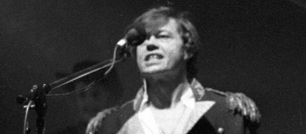 Сцена из спектакля Юнона и Авось Государственного театра им. Ленинского комсомола. Граф Резанов - заслуженный артист РСФСР Н. Караченцов. Сцена из спектакля Юнона и Авось Государственного театра им. Ленинского комсомола. Граф Резанов - заслуженный артист РСФСР Н. Караченцов. - Sputnik Молдова