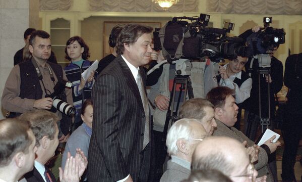 Actorul Nicolai Karacențov (în picioare în centru) la înmânarea unui premiu al MAI al Federației Ruse - Sputnik Moldova