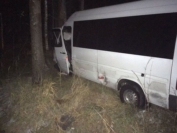 Нелегальная маршрутка с молдаванами попала в крупное ДТП под Тверью Нелегальная маршрутка с молдаванами попала в крупное ДТП под Тверью - Sputnik Молдова