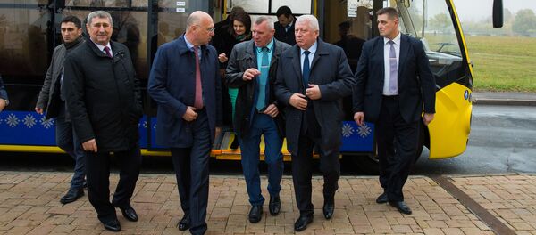 Pavel Filip a testat un autobuz electric la Minsk - Sputnik Moldova