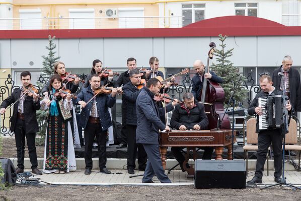 Настроения добавляет выступление оркестра народных инструментов. - Sputnik Молдова