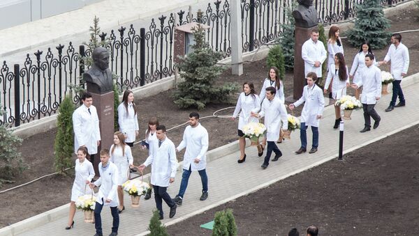 Некоторые из увековеченных на Аллее врачей жили и работали еще в XIX веке. - Sputnik Moldova