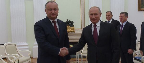 В ходе официального визита в Россию президент Молдовы Игорь Додон встретился в Москве с президентом России Владимиром Путиным. В ходе официального визита в Россию президент Молдовы Игорь Додон встретился в Москве с президентом России Владимиром Путиным. - Sputnik Молдова