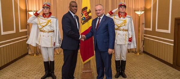 Президент Молдовы Игорь Додон провел встречу с послом США в республике Дереком Хоганом - Sputnik Moldova