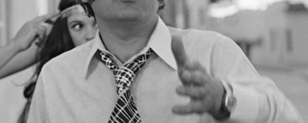 Regizorul Emil Loteanu în timpul filmării peliculei ”O șatră urcă la cer” - Sputnik Moldova