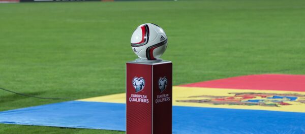 Футбольный мяч матча отборочного турнира к чемпионату Европы между Молдовой и Россией - Sputnik Молдова