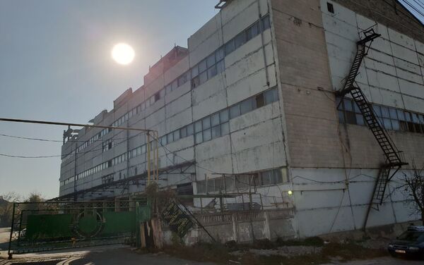 Здание, горевшего склада на улице Заводская в Кишиневе Здание, горевшего склада на улице Заводская в Кишиневе - Sputnik Молдова