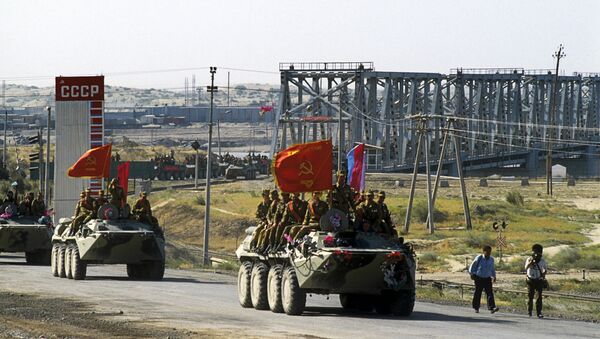 Первая колонна советских войск, возвращающихся из Афганистана на родину - Sputnik Молдова