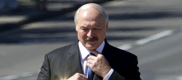 Александр Лукашенко во время празднования Дня республики - Sputnik Молдова