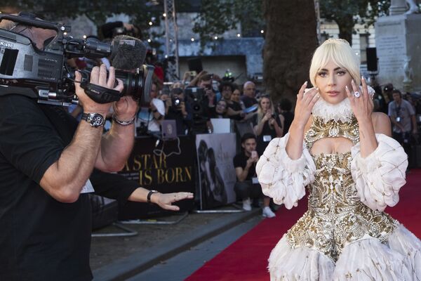 Актриса и певица Леди Гага на премьере фильма Звезда родилась.   - Sputnik Молдова