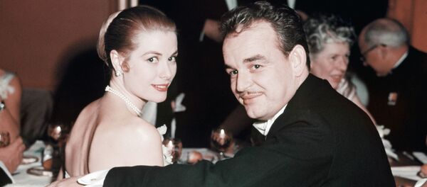 Князь Монако Ренье с женой Грейс Келли Князь Монако Ренье с женой Грейс Келли - Sputnik Молдова