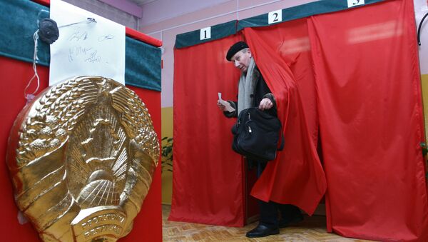 Голосование на одном из избирательных участков г Минска - Sputnik Молдова