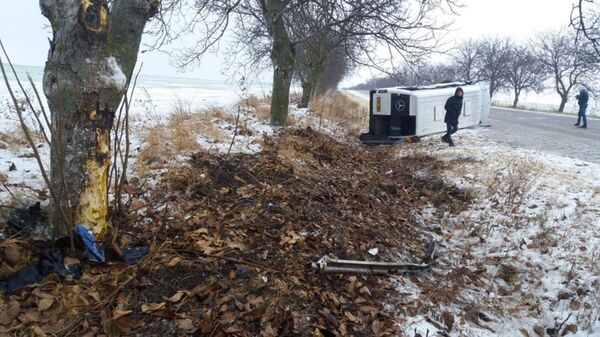 Prăpăd pe șoselele din țară: Accidente grave, mașini cu roțile în sus – Foto Prăpăd pe șoselele din țară: Accidente grave, mașini cu roțile în sus – Foto - Sputnik Moldova
