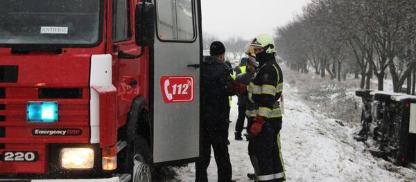 Помощь спасателей на дорогах Молдовы - Sputnik Молдова