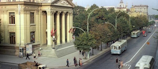 Clădirea Teatrului Academic Muzical-Dramatic de Stat „A. S. Pușkin” (actualmente Teatrul Național „Mihai Eminescu”) Clădirea Teatrului Academic Muzical-Dramatic de Stat „A. S. Pușkin” (actualmente Teatrul Național „Mihai Eminescu”) - Sputnik Moldova