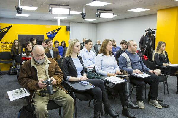 На интерактивном занятии слушатели ознакомились с практическим опытом работы зарубежных журналистов в экстремальных ситуациях. - Sputnik Молдова
