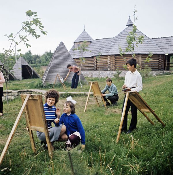 Молдавская ССР. Занятия в детской художественной школе города Единцы, 1975 год - Sputnik Молдова