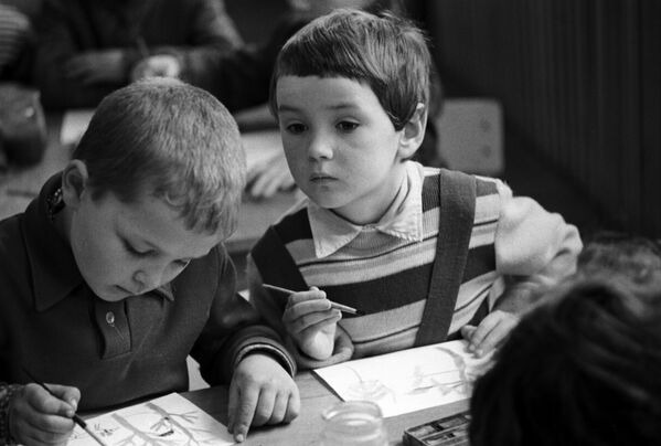 Урок рисования в детском саду села Ларга Молдавской ССР, 1978 год - Sputnik Молдова