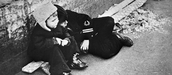 Дети в блокадном Ленинграде. 30 сентября 1942 года - Sputnik Молдова