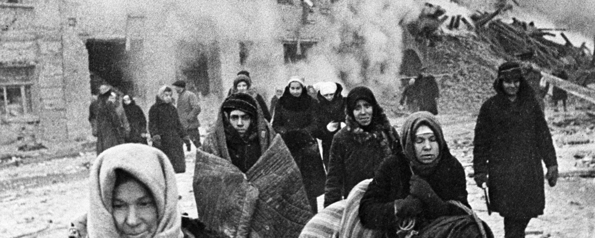 Жители блокадного Ленинграда. 9 декабря 1942 года - Sputnik Молдова, 1920, 03.10.2022